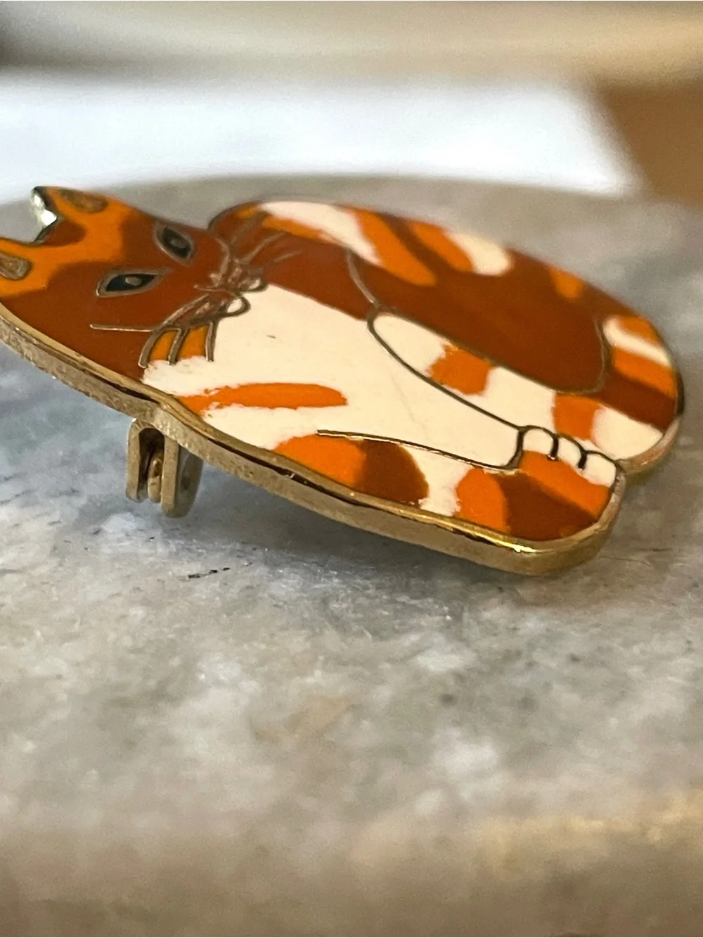 VTG Signed MEOW Copyright Cat Brooch Pin Orange White Tabby 1” Wide